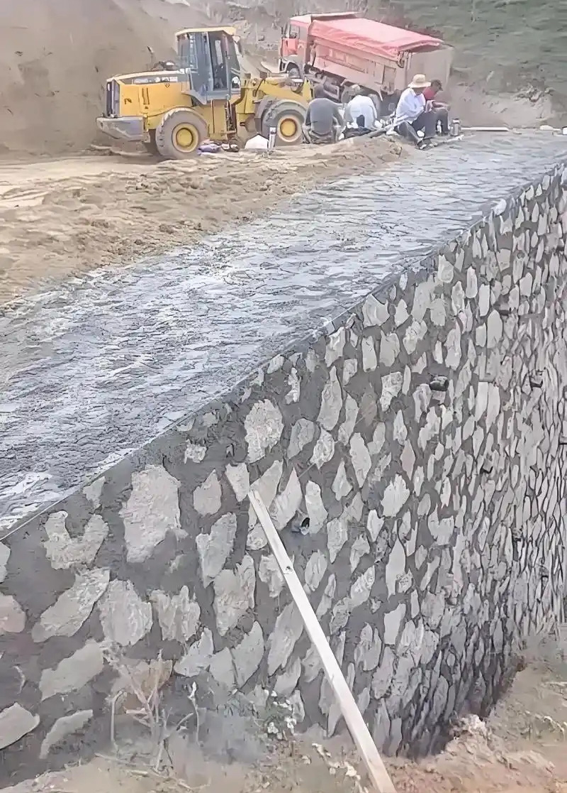 泰安岱岳区边坡加固